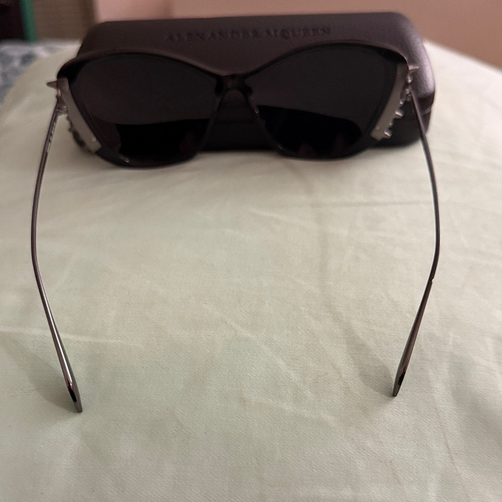 Alexander McQueen Dark Sunglasses with Studded Sides - Picture 6 of 8